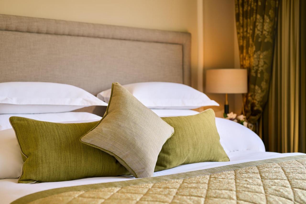 Castlemartyr Resort Hotel Eksteriør bilde A bed with cushions