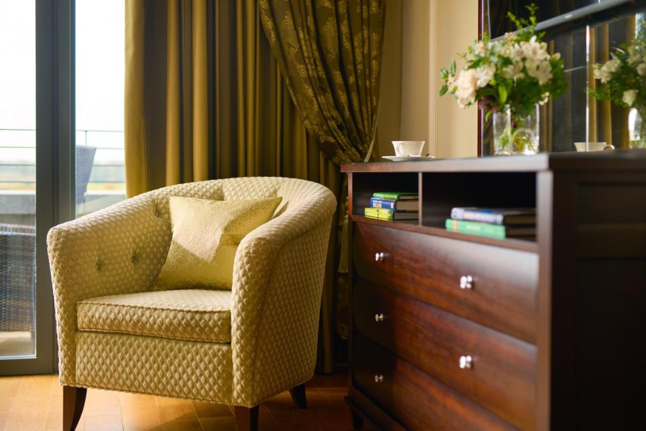 Castlemartyr Resort Hotel Eksteriør bilde A modern bedroom