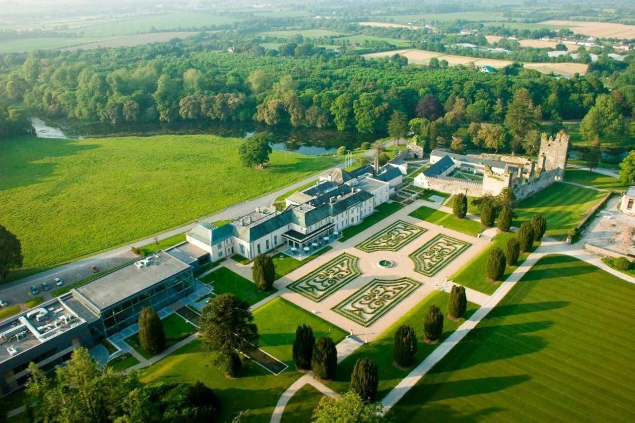 Castlemartyr Resort Hotel Eksteriør bilde Aerial view of the Château de Chaumont
