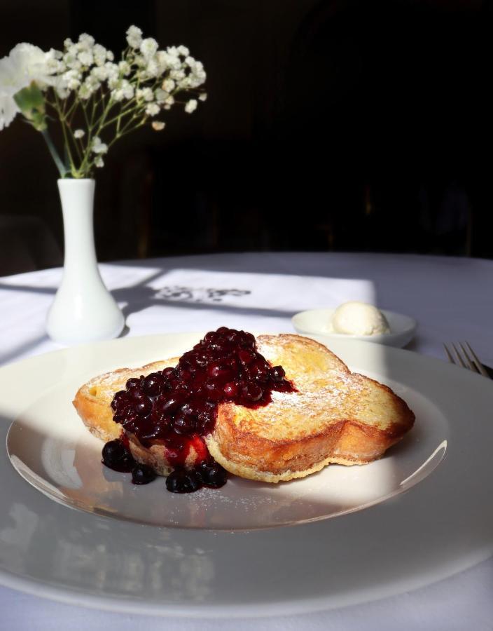 Castlemartyr Resort Hotel Eksteriør bilde French toast with mixed berries
