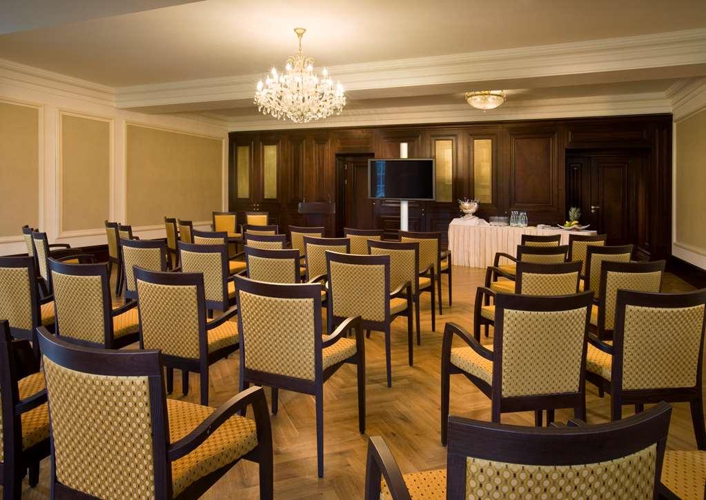 Castlemartyr Resort Hotel Fasiliteter bilde The meeting room