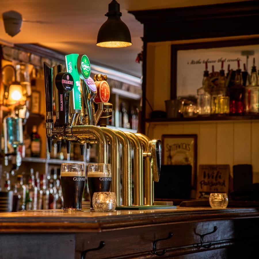 Castlemartyr Resort Hotel Eksteriør bilde Beer taps in a pub