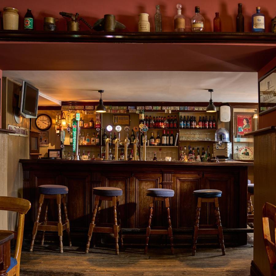 Castlemartyr Resort Hotel Eksteriør bilde The bar at The Old Red Lion