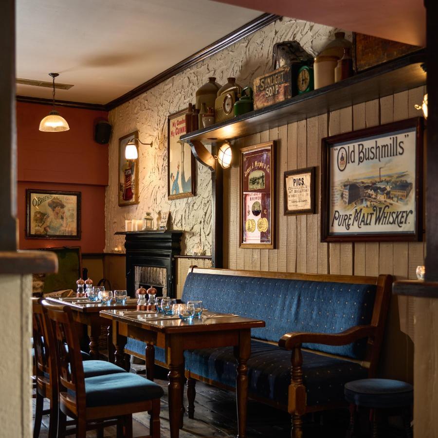 Castlemartyr Resort Hotel Eksteriør bilde The interior of the Old Bushmills Inn
