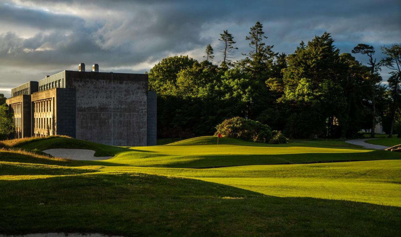 Castlemartyr Resort Hotel Eksteriør bilde The 18th green